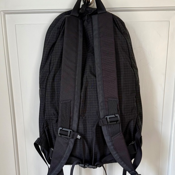 Tom Bihn Daylight Backpack - Black, USA Made - Picture 2 of 3